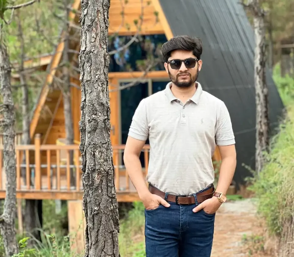 farhan Yousif (Senior SEO expert and founder of Optimize locale)